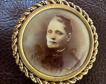 Antique Victorian Mourning Photo Pin lady
