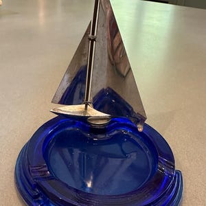 Art Deco Hazel Atlas Cobalt Blue Glass Ashtray W/ Chrome Sailboat