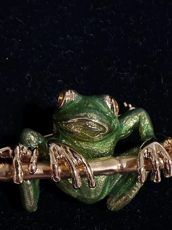 KJL Kenneth Jay Lane Green Enamel Frog Pin - image 2