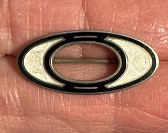Spilla Art Deco in argento sterling con smalto bianco e nero di F A Hermann