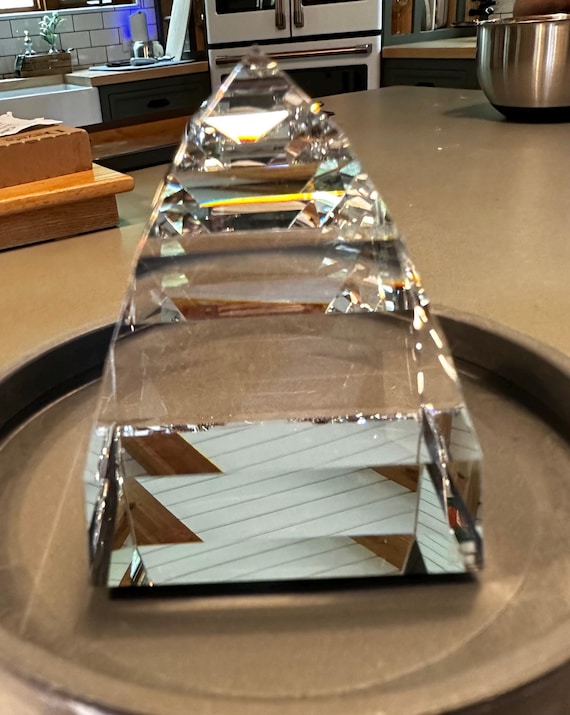 スワロフスキークリスタルピラミッドペーパーウェイトオリジナル