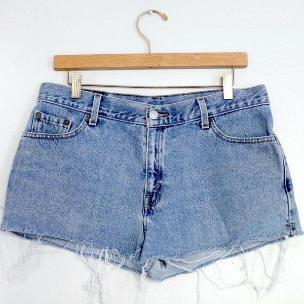 Vintage 90s Levi's Light/Medium Blue Wash High Waisted Rise Cut Offs Frayed 100% Cotton Jean Denim Shorts – Size 32/33