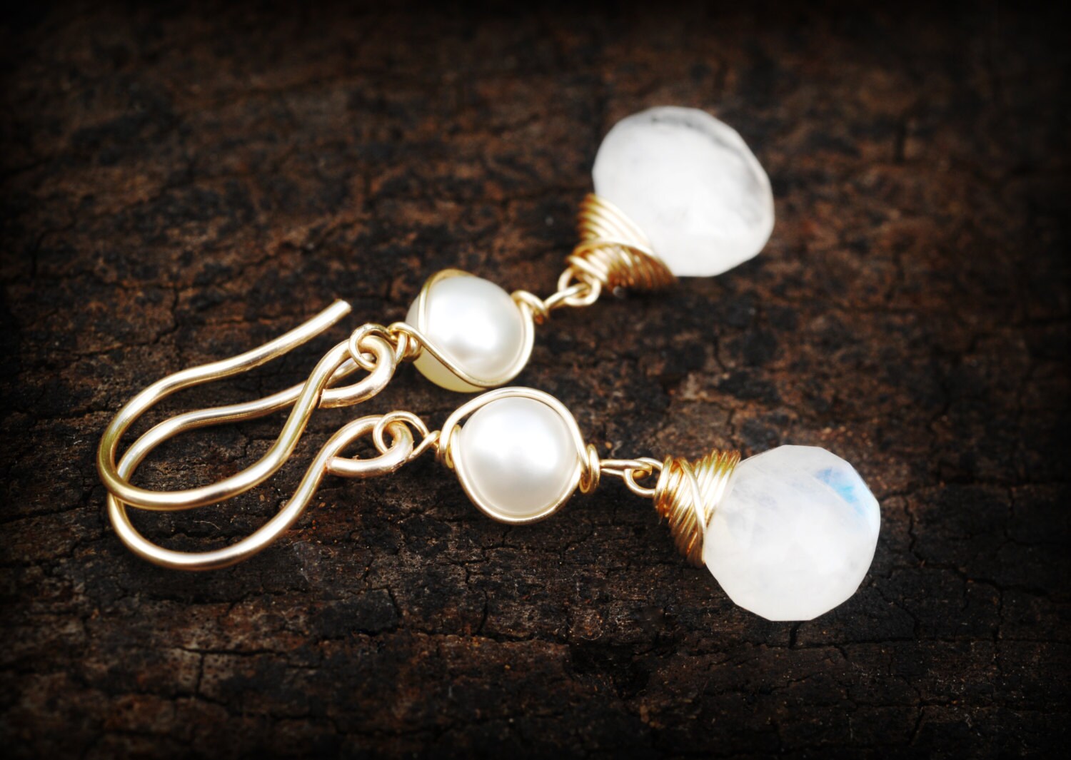 Moonstone and pearl dangle earrings // AAA Moonstone & Pearls