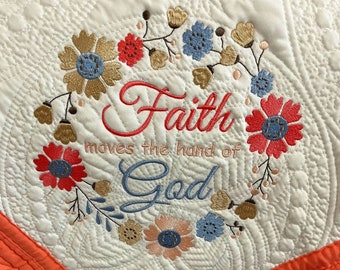 Cadre floral d'inspiration chrétienne, fichiers de broderie machine numérique Faith Moves The Hand Of God pour cerceaux de 4 x 4, 5 x 7 pouces et 6 x 10 pouces.