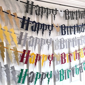 Een Wizard-verjaardagsbanner in uw kleurenkeuze! Voeg een naam toe om er een echt magische gelukkige verjaardag van te maken!