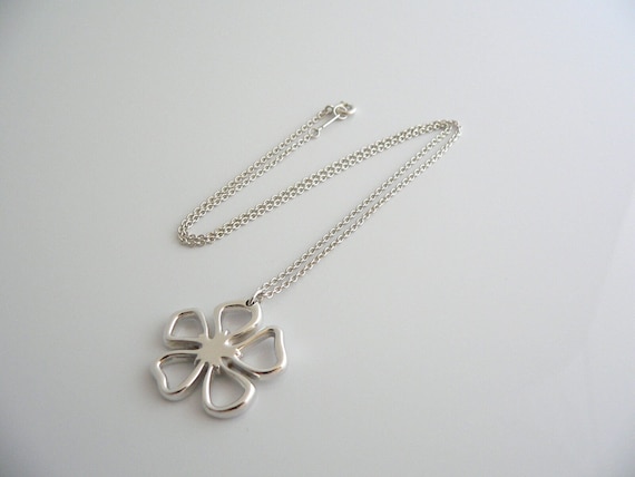 Rare Authentic Tiffany & Co Four Leaf Clover in a Twisted Circle Pendant  Necklace 20 Inch in Sterling Silver Italy - Etsy Norway