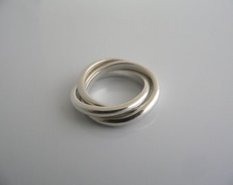 Tiffany And Co Silver Triple Rolling Interlocking Infinity Ring Band Sz 4.75 Gift Love Birthday Anniversary