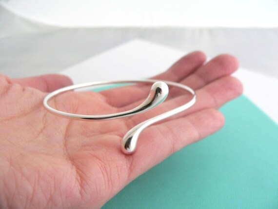 Tiffany and Co Silver Teardrop Bangle Bracelet Gift Love Peretti