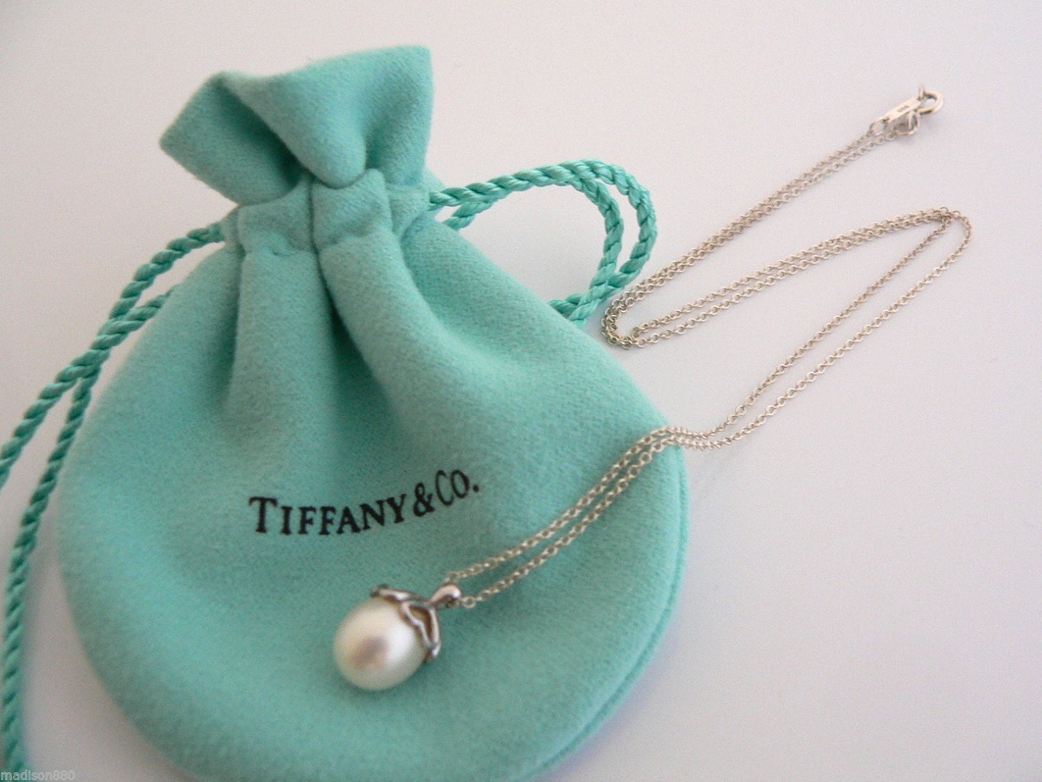 Tiffany Signature™ Pearls pendant in 18k white gold with a pearl and a  diamond. | Tiffany & Co.