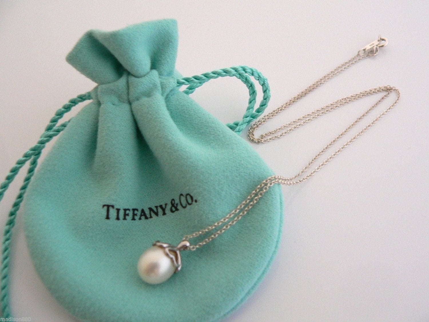 Tiffany Signature™ Pearls pendant in 18k white gold with a pearl and a  diamond. | Tiffany & Co.