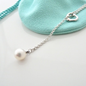 Tiffany signature outlet pearl necklace