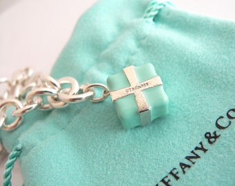 Tiffany & Co Silver Blue Enamel Gift Box Bracelet Bangle  display picture 2