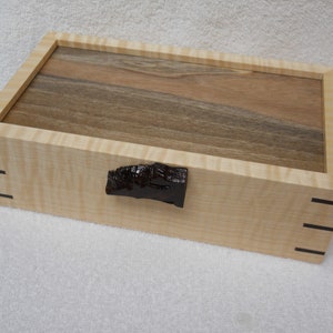 Curly maple box #585