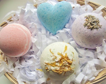 Bath bomb bamboo basket, gift for her, mother's day gift, handmade bath fizzer, gift set of bath bombs, spa present, uk bath bomb gift set