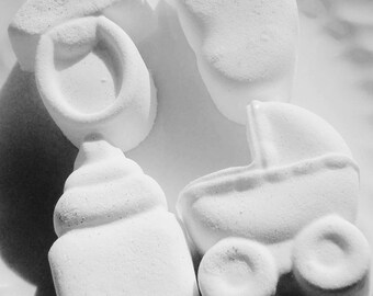 baby shower bath bombs in baby powder fragrance with biodegradable glitter , vegan bath bombs perfect for baby showers