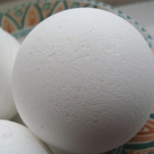 Baby Powder bath bomb with biodegradable glitter,  vegan bath bomb, UK bath bomb, stocking stuffer, stocking filler, glitter bath bomb