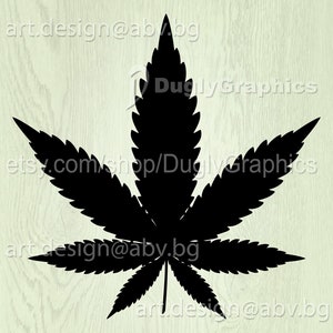 Puede incluir: Silueta negra de una hoja de marihuana con siete puntas. La hoja está aislada sobre un fondo de grano de madera claro.