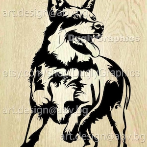 Op de afbeelding: Zwart-wit grafische afbeelding van een hond, waarschijnlijk een Duitse herder, in een staande houding met zijn tong uitgestoken. De afbeelding bevat de tekst "art.design@abv.bg", "Dusty Graphics", en "etsy.com/shop/DuglyGraphics". Bestandsformaten: AI, EPS, PDF, SVG, DXF, PNG, JPG.