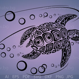 Op de afbeelding: Een gestileerde zwart-witte illustratie van een zeeschildpad die zwemt met bubbels eromheen. De schildpad heeft een schild met geometrische patronen.