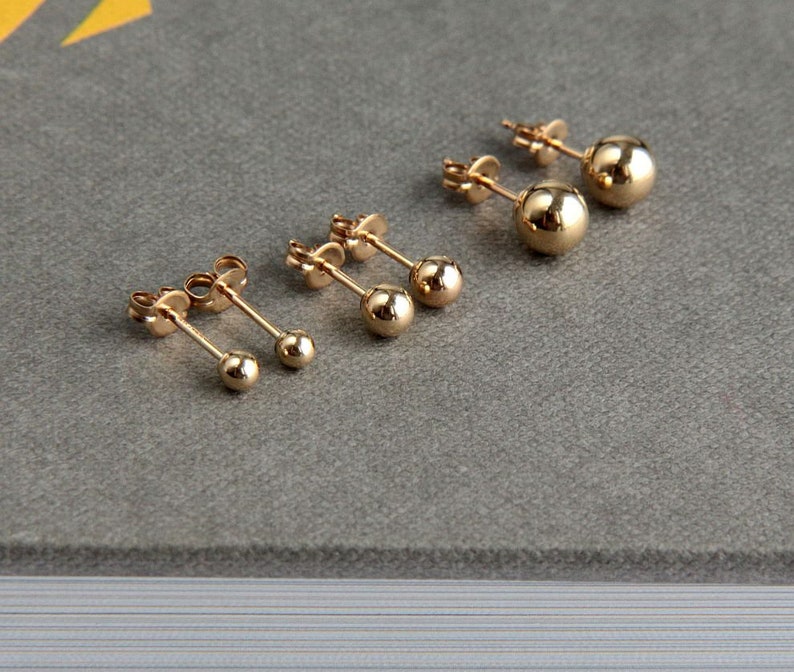 Ohrstecker, Goldkugel-Ohrringe, kleine Kugel-Ohrstecker, Minimalistische Ohrringe, Punktohrringe, zierliche Ohrringe, Gold gefüllte Ohrstecker 2MM, 3MM, 4MM, 5MM Bild 6