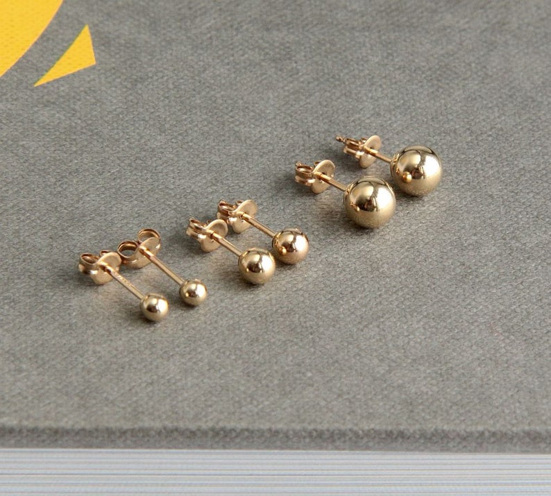 Ohrstecker, Goldkugel-Ohrringe, kleine Kugel-Ohrstecker, Minimalistische Ohrringe, Punktohrringe, zierliche Ohrringe, Gold gefüllte Ohrstecker 2MM, 3MM, 4MM, 5MM Bild 5