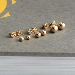 Ohrstecker, Goldkugel-Ohrringe, kleine Kugel-Ohrstecker, Minimalistische Ohrringe, Punktohrringe, zierliche Ohrringe, Gold gefüllte Ohrstecker 2MM, 3MM, 4MM, 5MM Bild 7