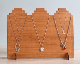 SVG-bestand voor een 14 inch brede gelaagde ketting sieraden display, gebruik dit op Glowforge met materiaal van bewijskwaliteit