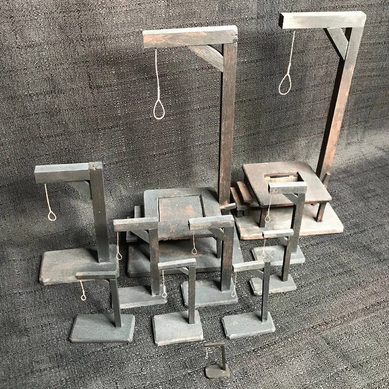 La horca de la soga del ahorcado en miniatura ya está Etsy