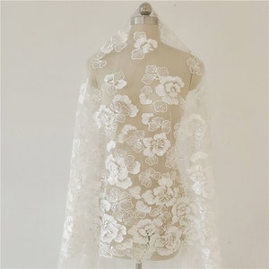 New Fashion Off White Lace Fabric Sequins Beauty Flower Embroidery Lace For Bridal Fabric Alencon Alice Tulle Wedding 51&quot; width