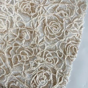 Tela de tul blanco con bordado floral de rosas y lentejuelas doradas para velo, boda, vestido, 130 cm, alta calidad