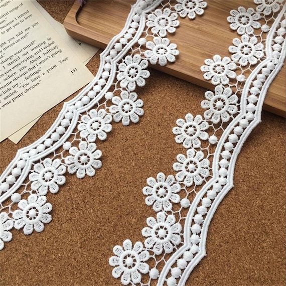2 Yards Lace Trim Antique style in White for Bridal, Gowns, Jewelry or Costume Design 5cm width