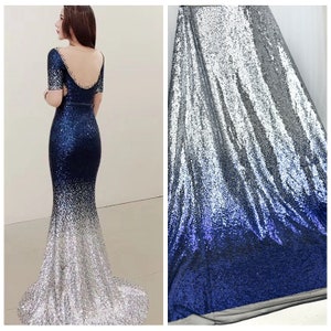 Peut inclure: Un tissu de sequins bleu et argenté dégradé. Le tissu est composé de petits sequins cousus ensemble pour créer un effet chatoyant. Le tissu est parfait pour réaliser des robes, des jupes, des hauts et autres vêtements.