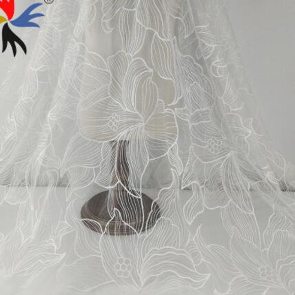 Tissu de dentelle blanc exquis fleurs de lotus Tulle Mesh pour la dentelle de mariée Dentelle de mariage Bandeau Tissu Robe de mariée 51 « largeur