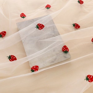 Spitzenstoff Erdbeere Muster Weiß Tüll Bestickt Biseitige Bogenkante Hochzeitsstoff Babykleid Spitze 51 "breite Hohe Qualität