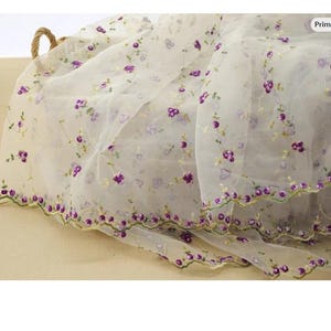 1 yard Spitzen-Stoff-Weiß-Organza-Lila Rosen-Stickerei Exquisite Braut Hochzeit Stirnband 51.1 "Breite