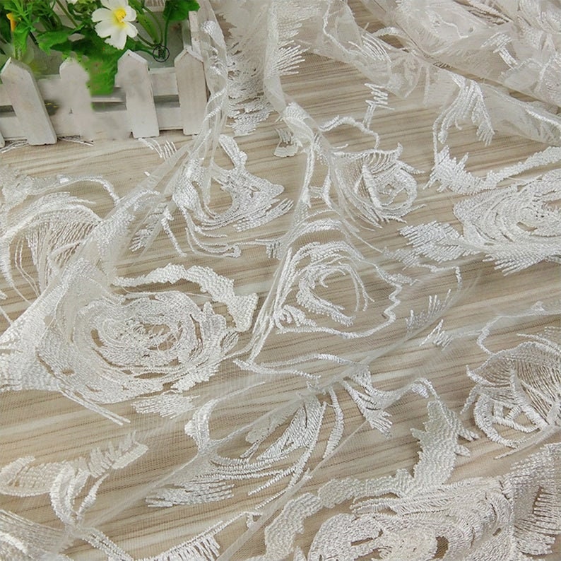 ダーマコレクション　3Dレース刺繍 フーデットブルゾン　ホワイト ダーマコレクション 3Dレース刺繍 フーデットブルゾン ホワイト