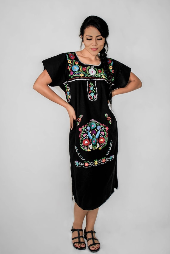 Vestido de algodón largo mexicano Negro bordado a mano - Etsy España Vestido de algodón largo mexicano Negro bordado a mano - Etsy España