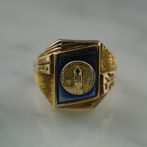 Josten 10K Yellow Gold Class Ring Fairview High School Class of 1952