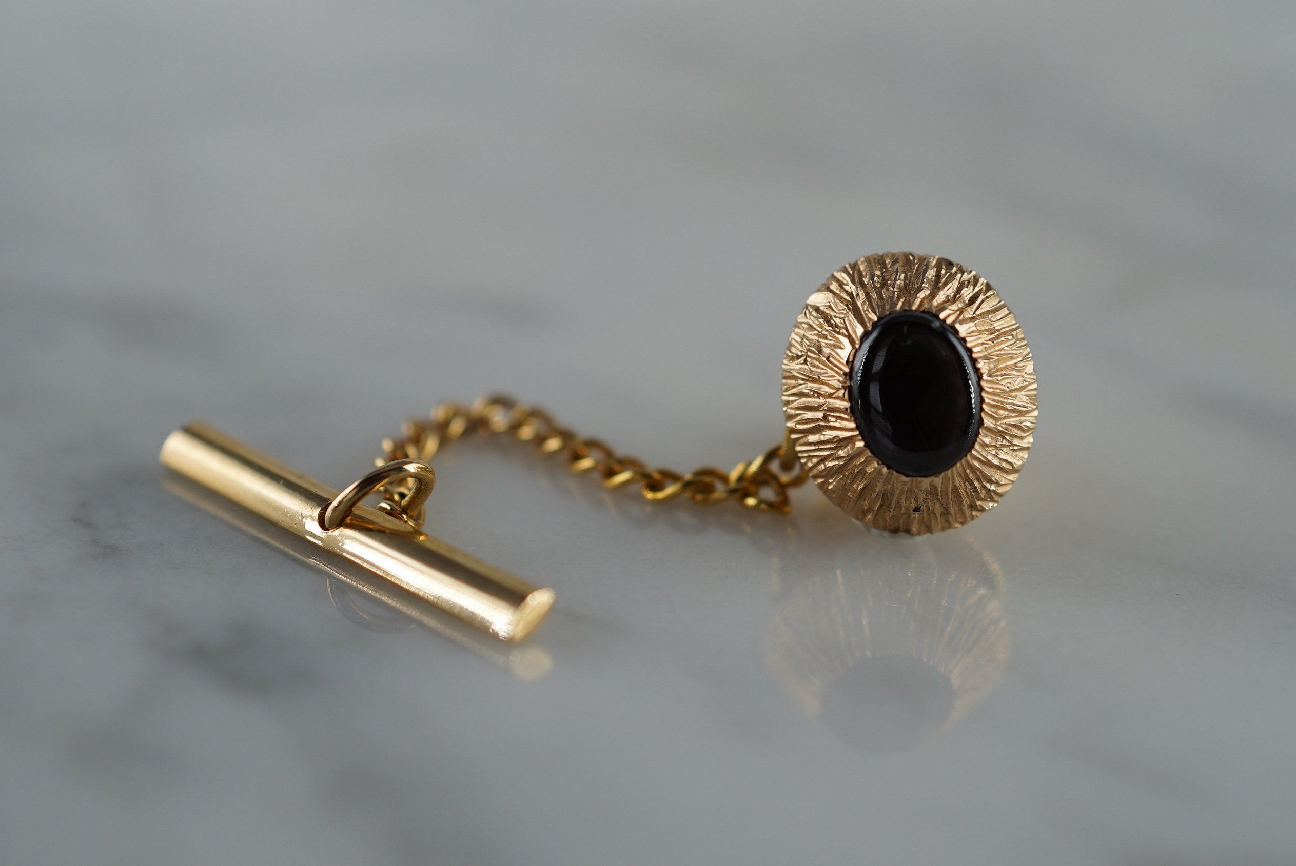 Vintage 14k Yellow Gold Black Star Sapphire Etched Detailing Tie Tack Pin