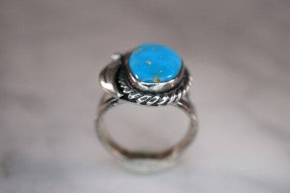Navajo Style Sterling Silver and Turquoise Ring - image 8