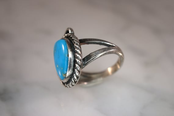 Navajo Style Sterling Silver and Turquoise Ring - image 9