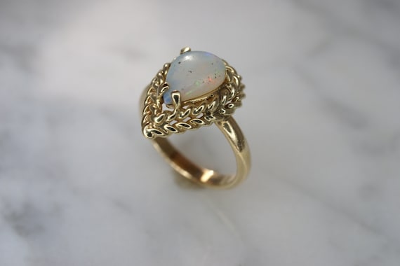 14k Yellow Gold and Opal Ring - image 1