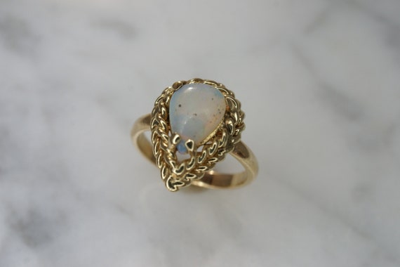 14k Yellow Gold and Opal Ring - image 2