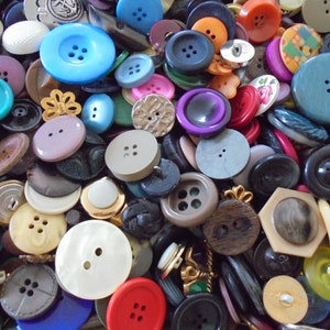 lot de 100 boutons anciens et nouveaux couture , loisirs créatifs image 5