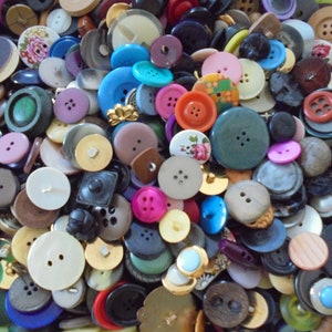 lot de 100 boutons anciens et nouveaux couture , loisirs créatifs image 4