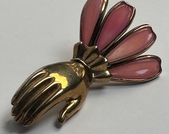 VTG Trifari Petalettes Gloved Hand Pink Molded Glass Brooch Alfred Philippe 1940