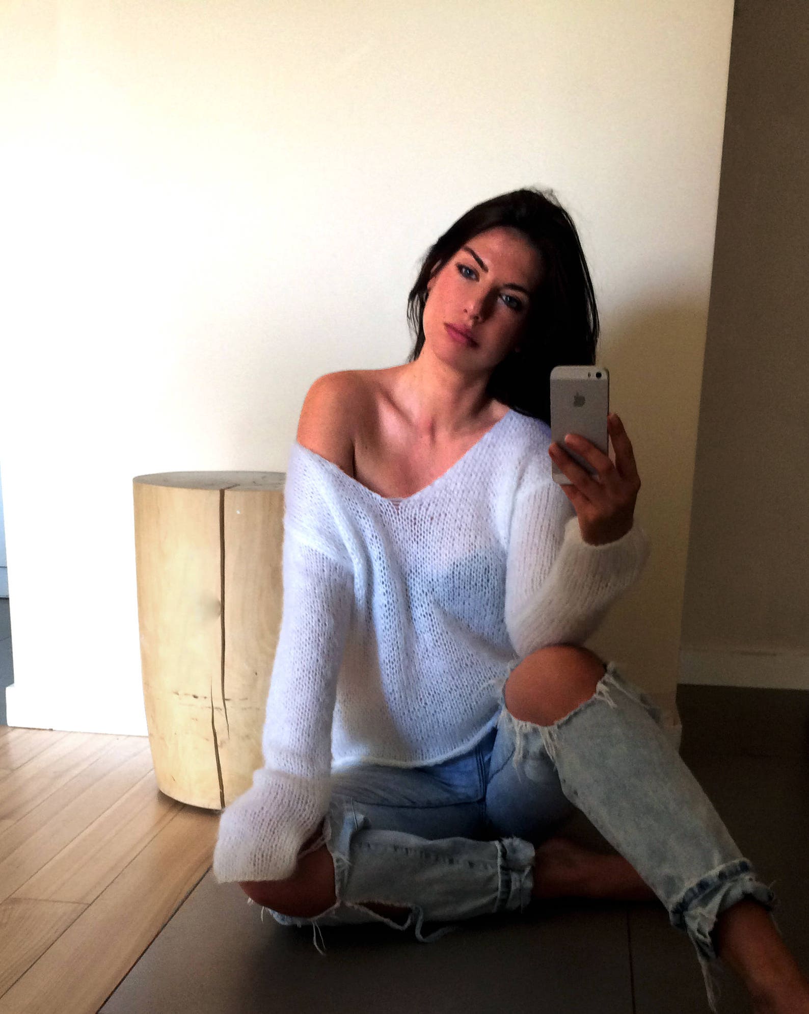A Loose Soft V-Neck Sweater With A Scarf