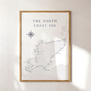 Carte routière North Coast 500, Empreinte bleu foncé de l’Écosse Roadtrip, Impression de voyage britannique, ART MURAL NC500, Affiche de voyage écossais highlands