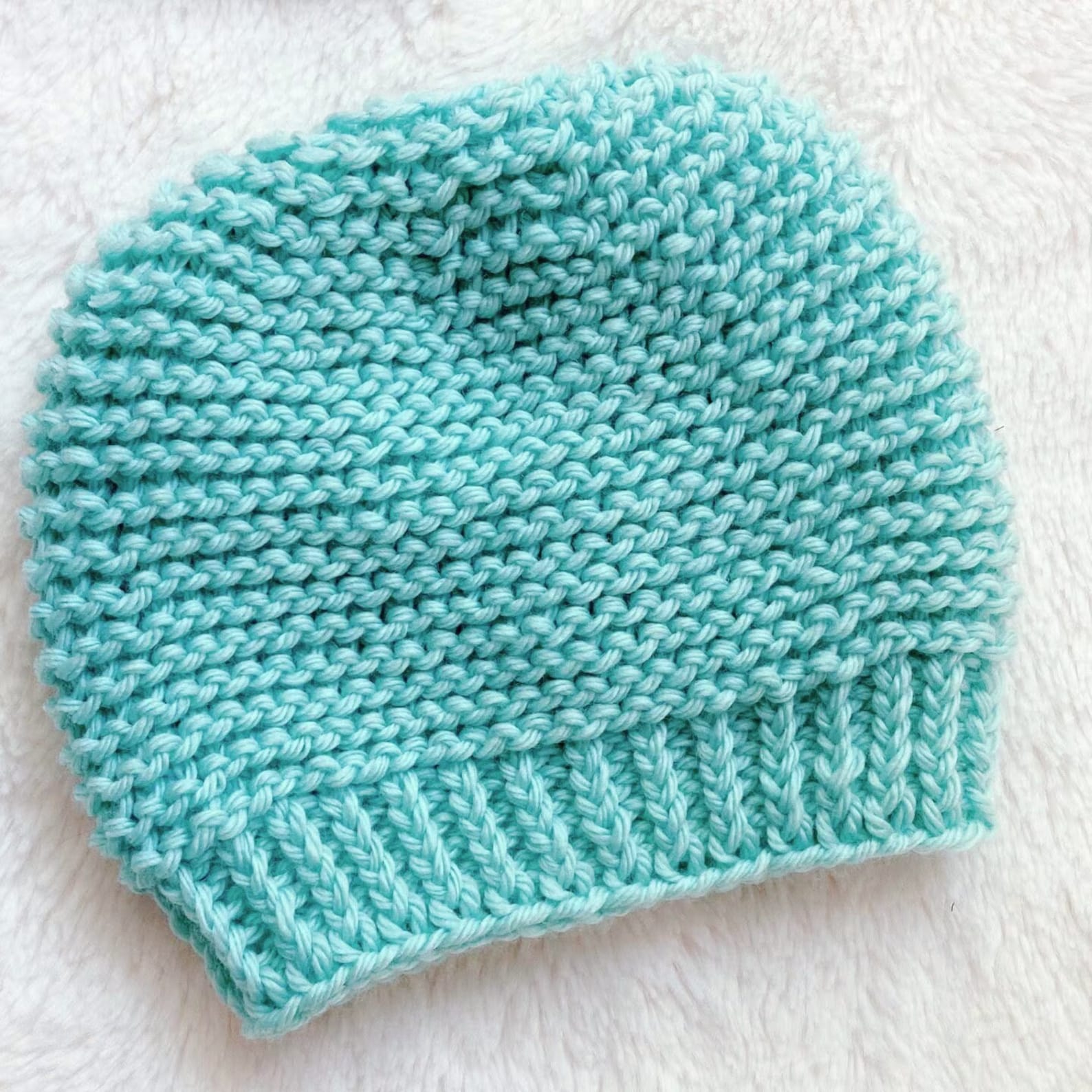Easy Beginner Baby Hat Knitting Pattern in 3 Sizes: Preemie, Newborn, 3