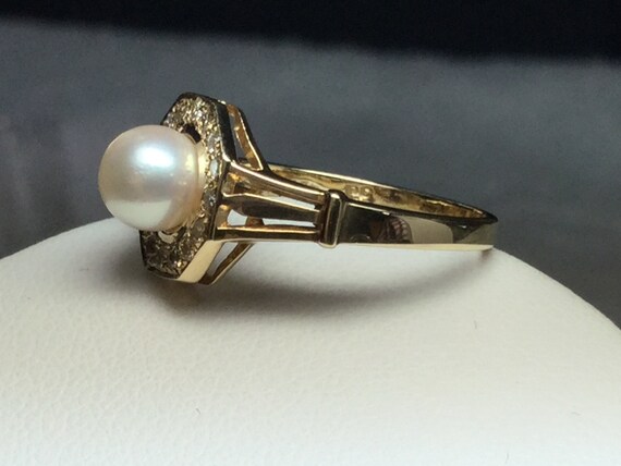 Pearl and Diamond Ring 14 KT Yellow Gold - image 4